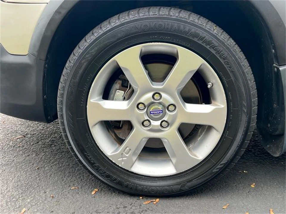 2009 Volvo XC70 3rd Gen - Image 14 of 31