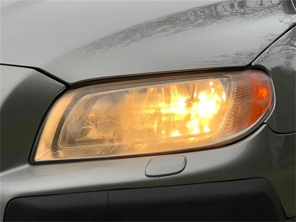 2009 Volvo XC70 3rd Gen - Image 12 of 31