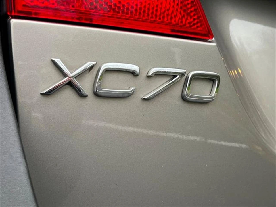 2009 Volvo XC70 3rd Gen - Image 16 of 31