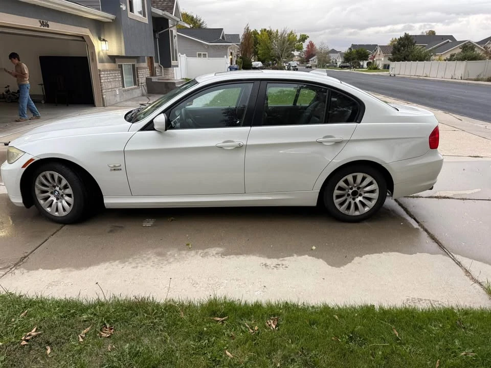 2009 BMW E90 3 Series Sedan - Image 2 of 10