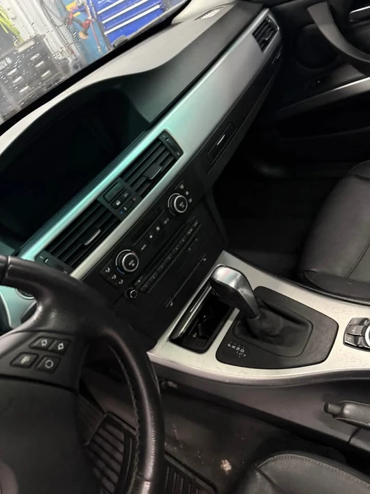 2009 BMW E90 3 Series Sedan - Image 4 of 6