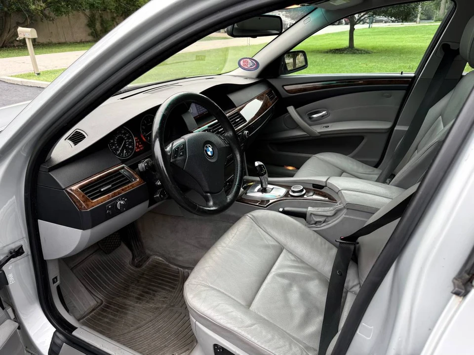 2009 BMW E60 5 Series Sedan - Image 4 of 8