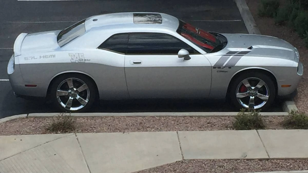 2009 Dodge Challenger 3rd Gen - Image 16 of 20