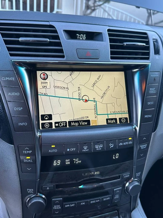 2009 Lexus LS 4th Gen - Image 14 of 15