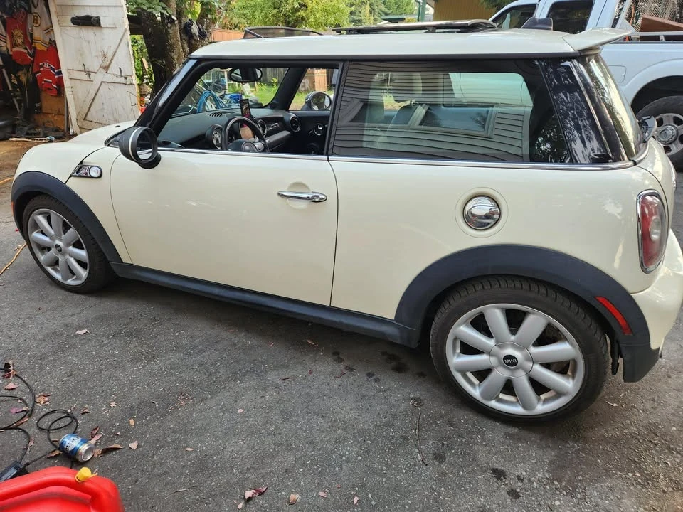 2009 Mini Mini 2nd Gen - Image 2 of 3