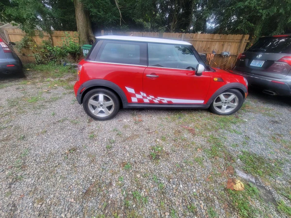 2009 Mini Mini 2nd Gen - Image 2 of 2
