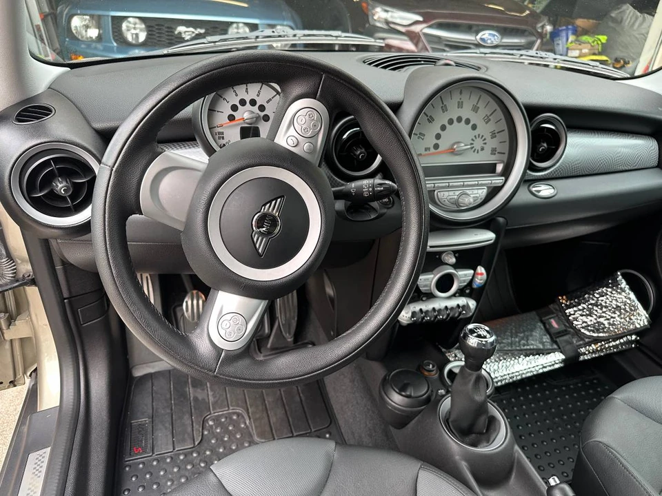 2009 Mini Mini 2nd Gen - Image 11 of 12