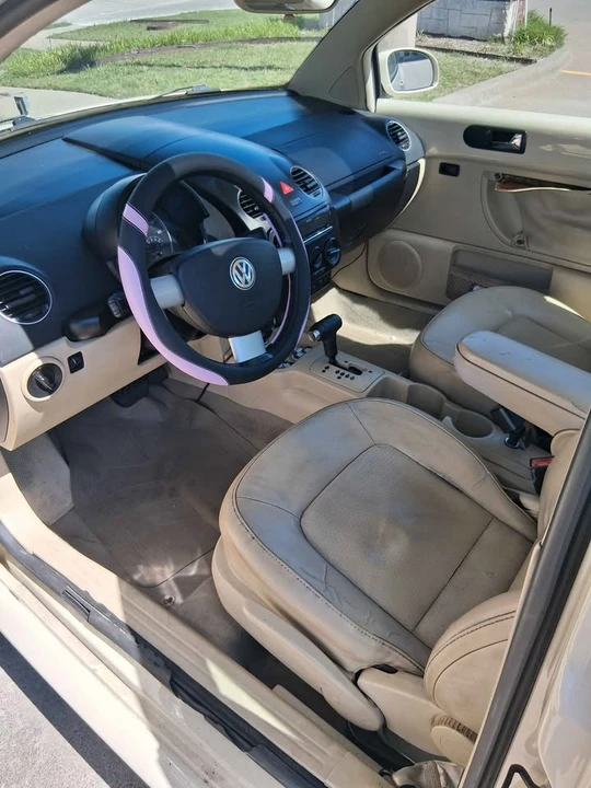 2009 Volkswagen New Beetle - Image 6 of 9