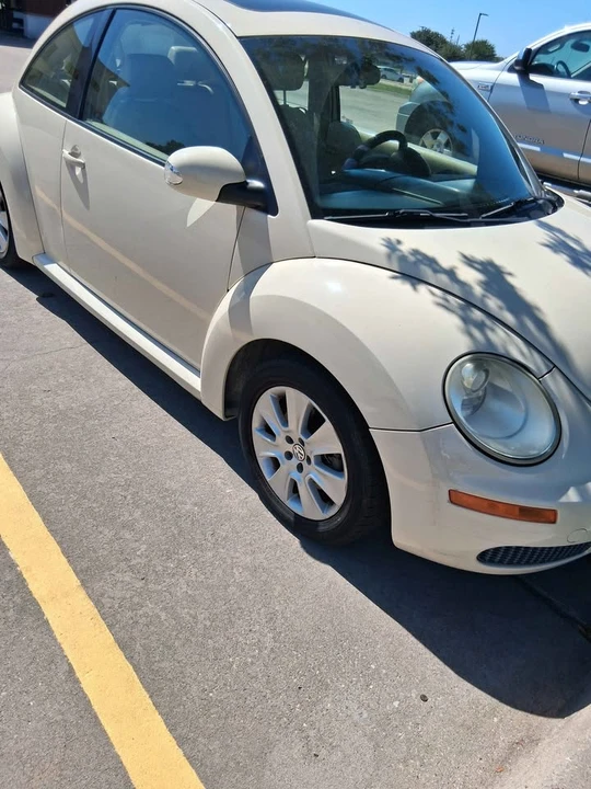 2009 Volkswagen New Beetle - Image 5 of 9