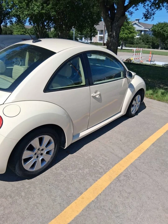 2009 Volkswagen New Beetle - Image 4 of 9