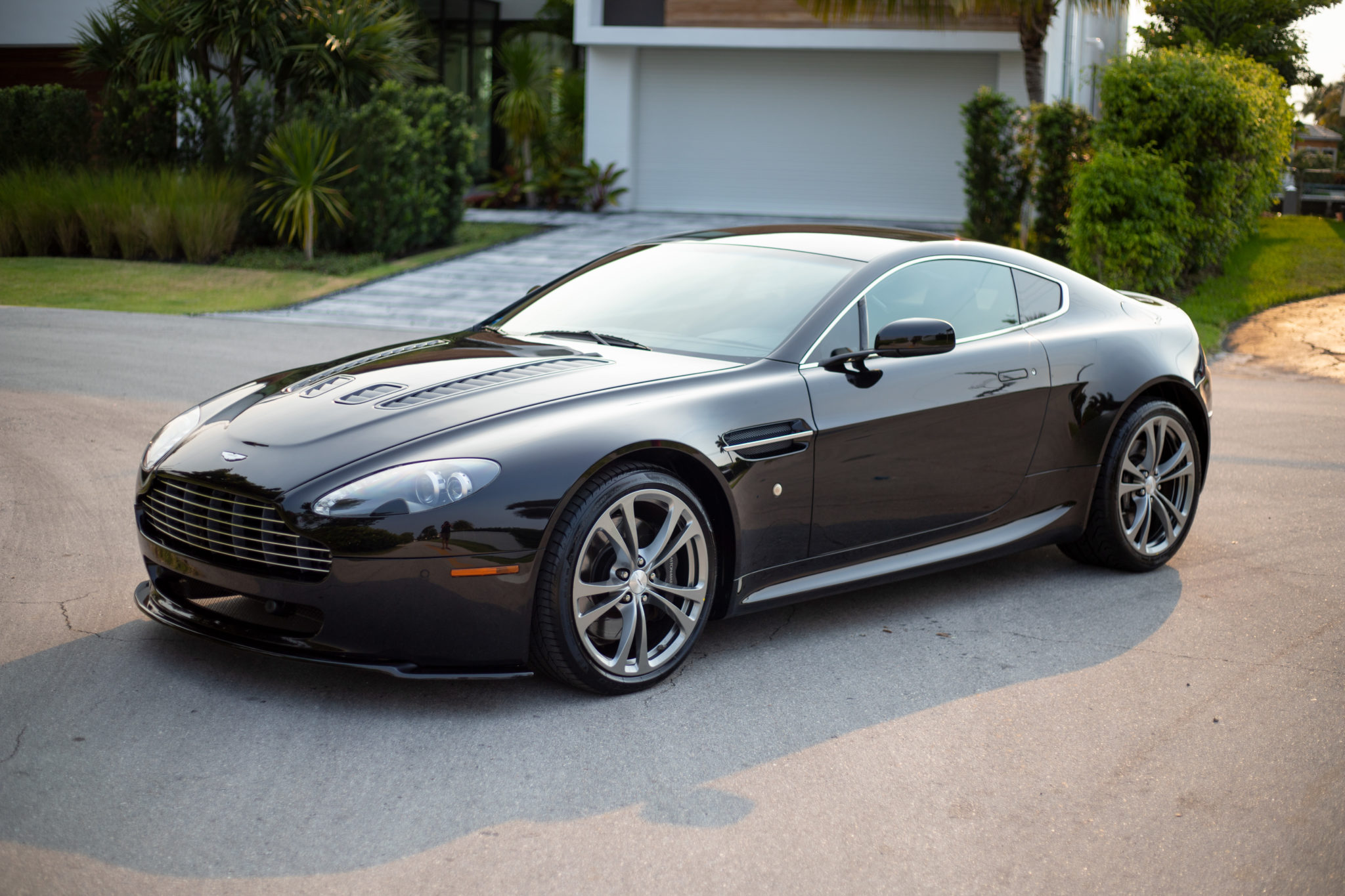 2009 Aston Martin V8 Vantage 6-Speed