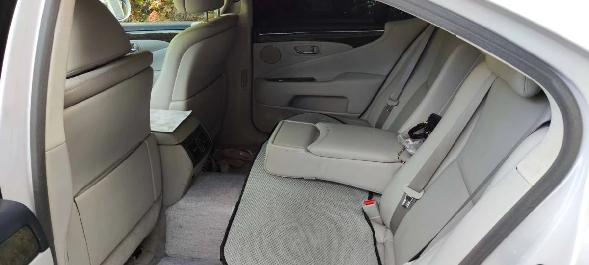 2009 Lexus LS 4th Gen - Image 8 of 9
