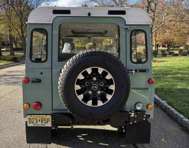 1988 Land Rover Defender 110 - Image 2 of 9