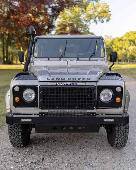 Land Rover Defender 110 - Image 26 of 31