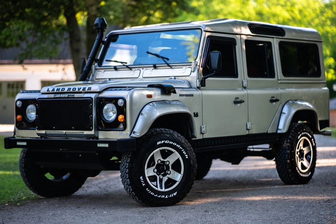 Land Rover Defender 110 - Image 6 of 31
