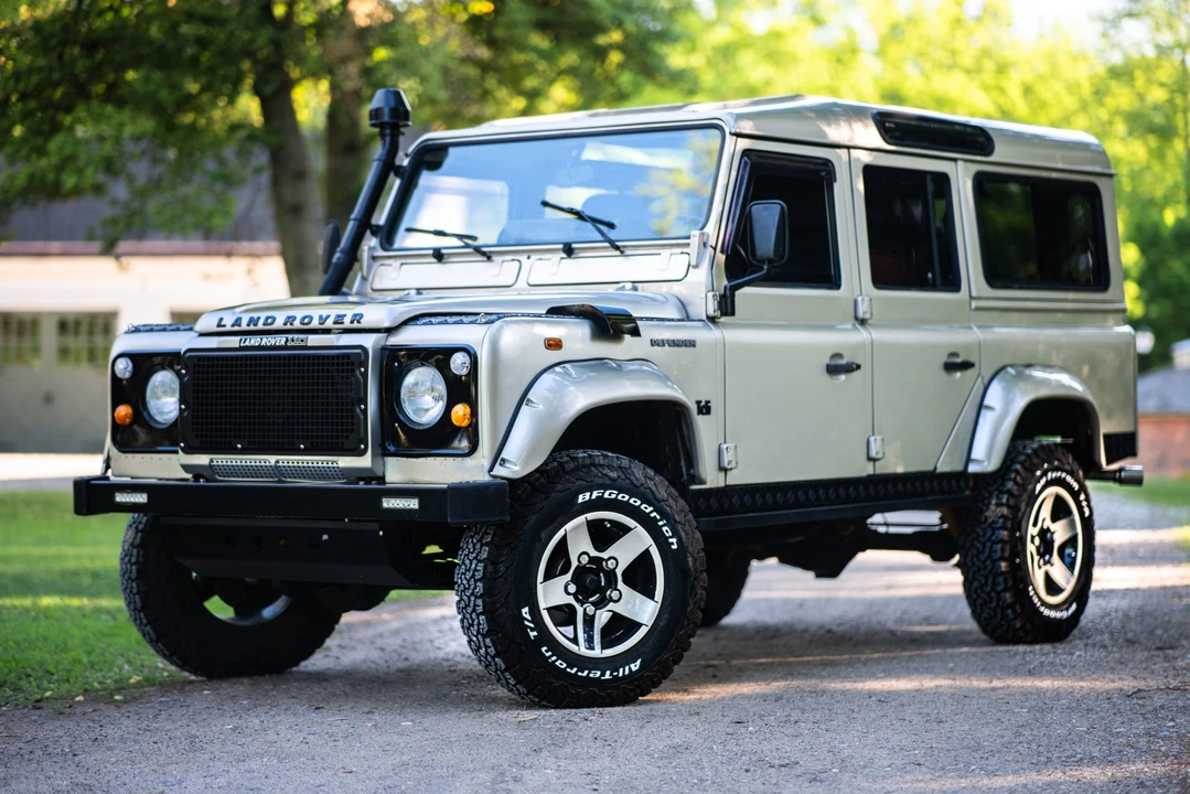 Land Rover Defender 110 - Image 11 of 31