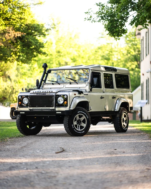 Land Rover Defender 110 - Image 13 of 31