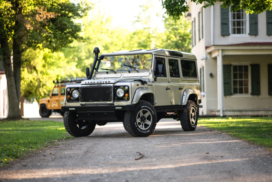 Land Rover Defender 110 - Image 15 of 31