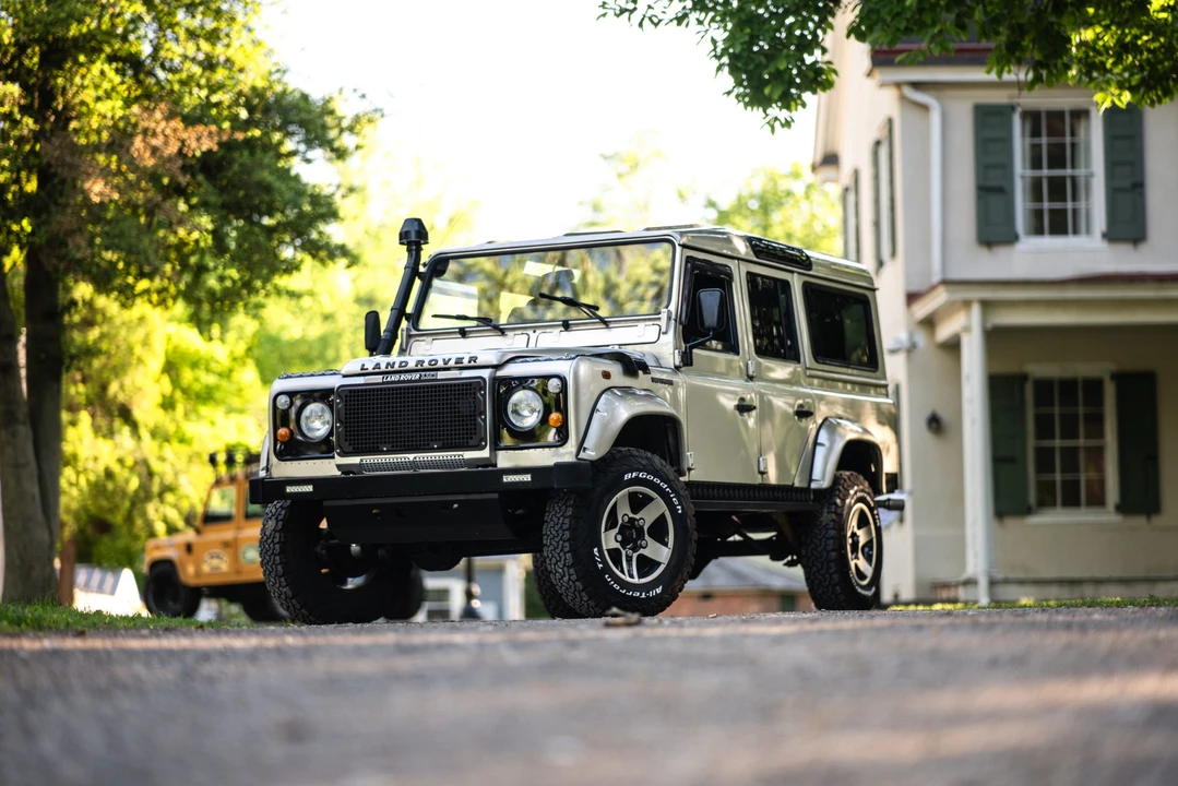Land Rover Defender 110 - Image 16 of 31