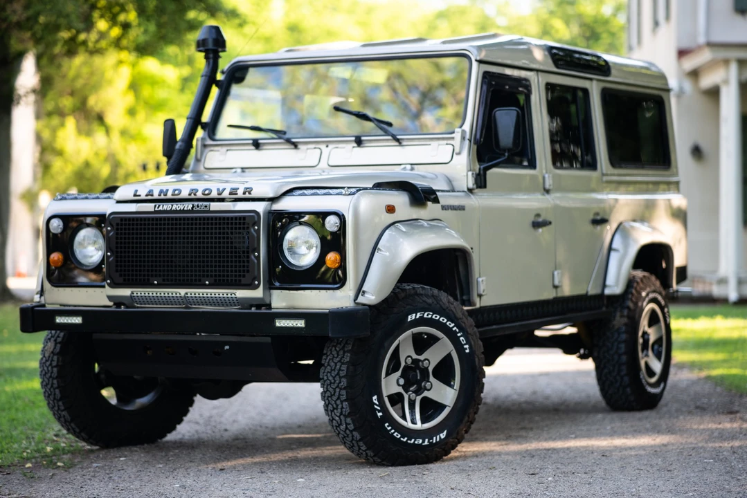 Land Rover Defender 110 - Image 18 of 31