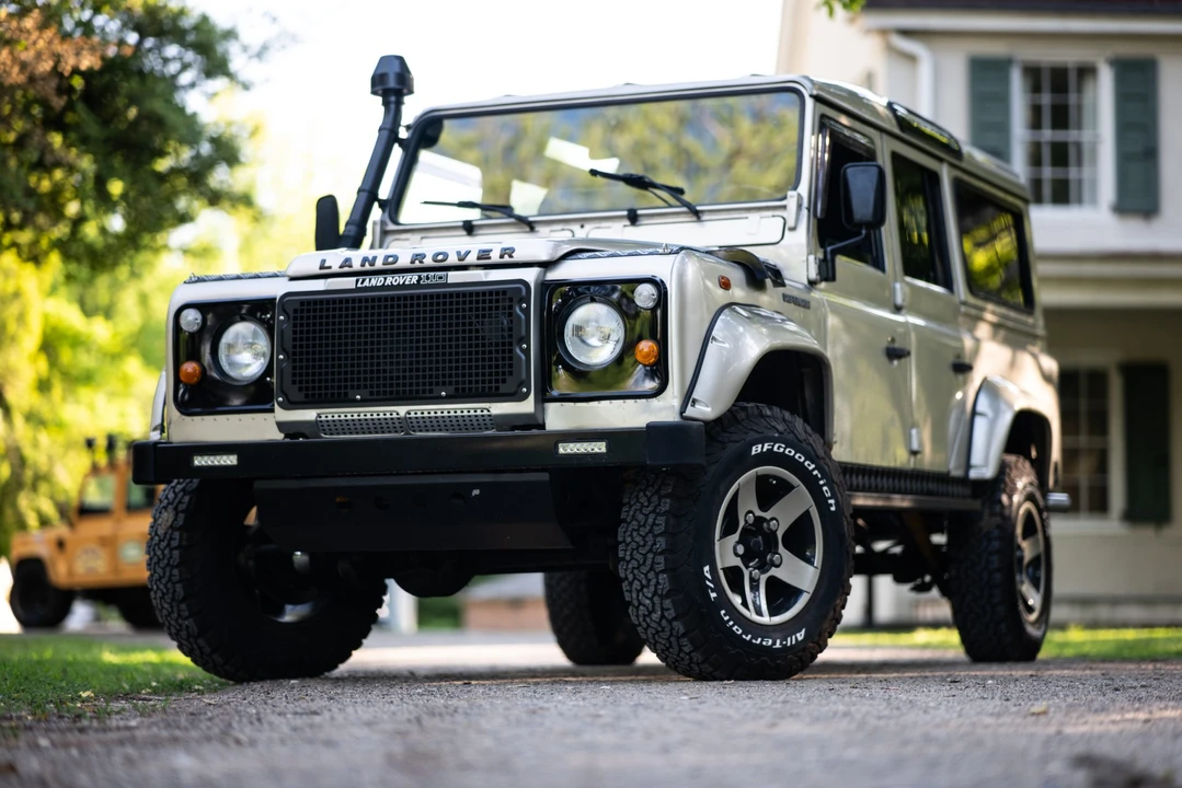 Land Rover Defender 110 - Image 20 of 31