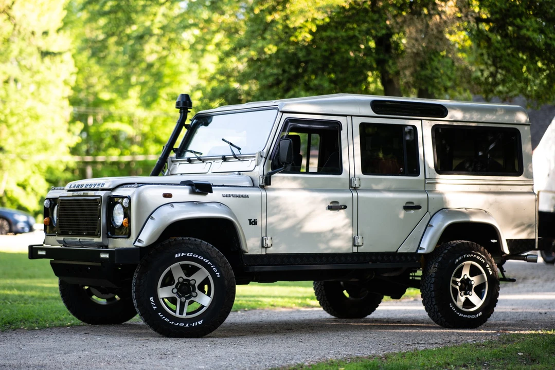 Land Rover Defender 110 - Image 3 of 31