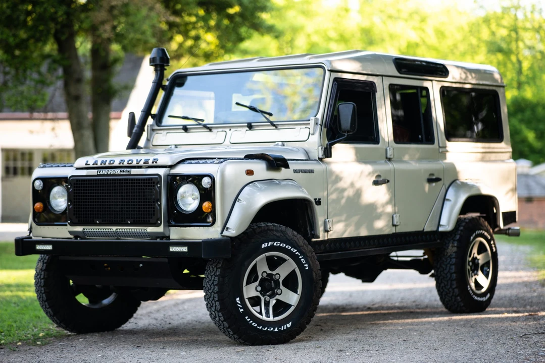 Land Rover Defender 110 - Image 8 of 31