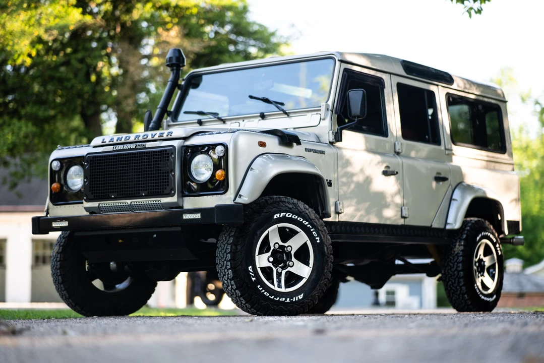 Land Rover Defender 110 - Image 7 of 31