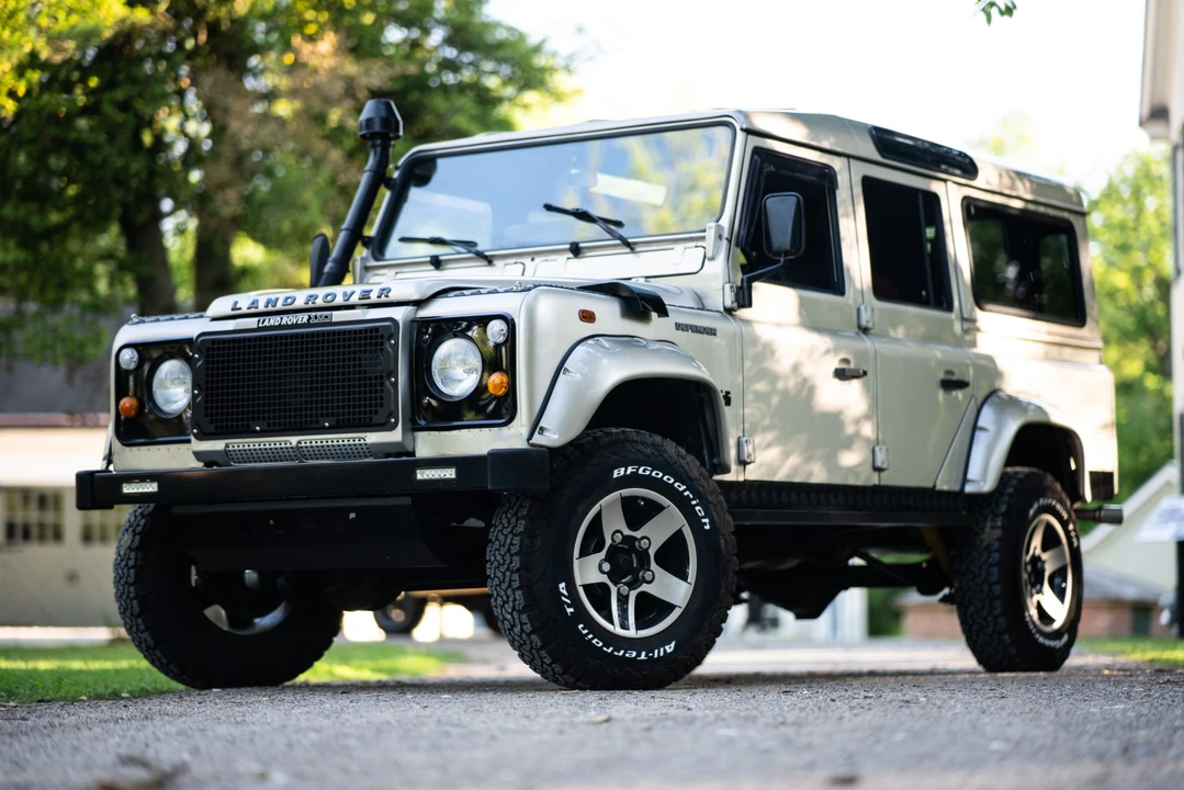 Land Rover Defender 110 - Image 9 of 31
