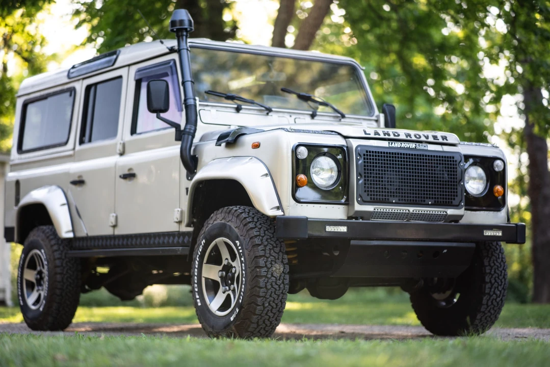 Land Rover Defender 110 - Image 30 of 31