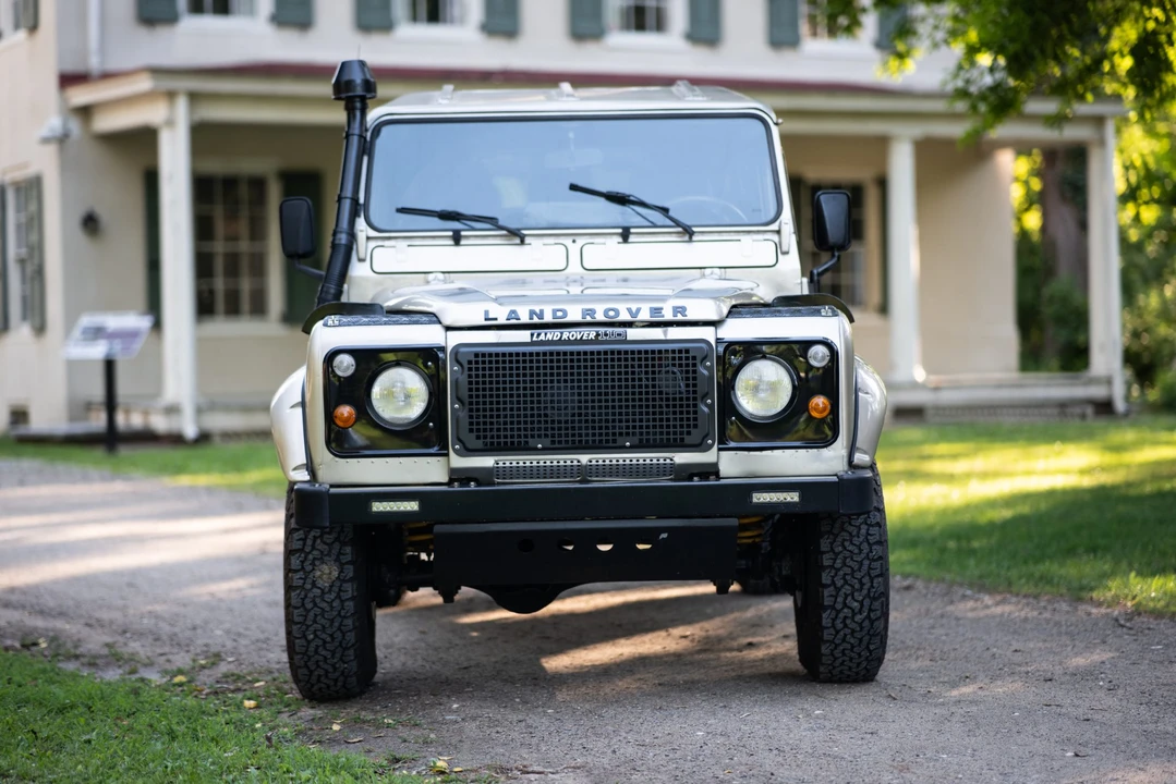 Land Rover Defender 110 - Image 24 of 31