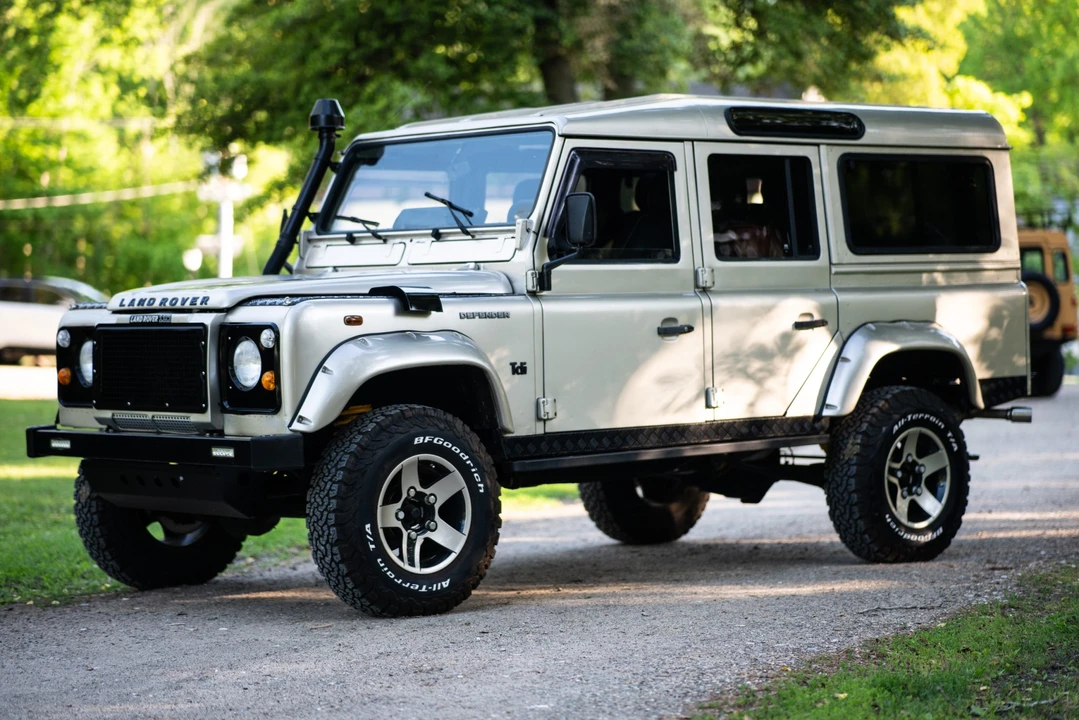 Land Rover Defender 110 - Image 4 of 31
