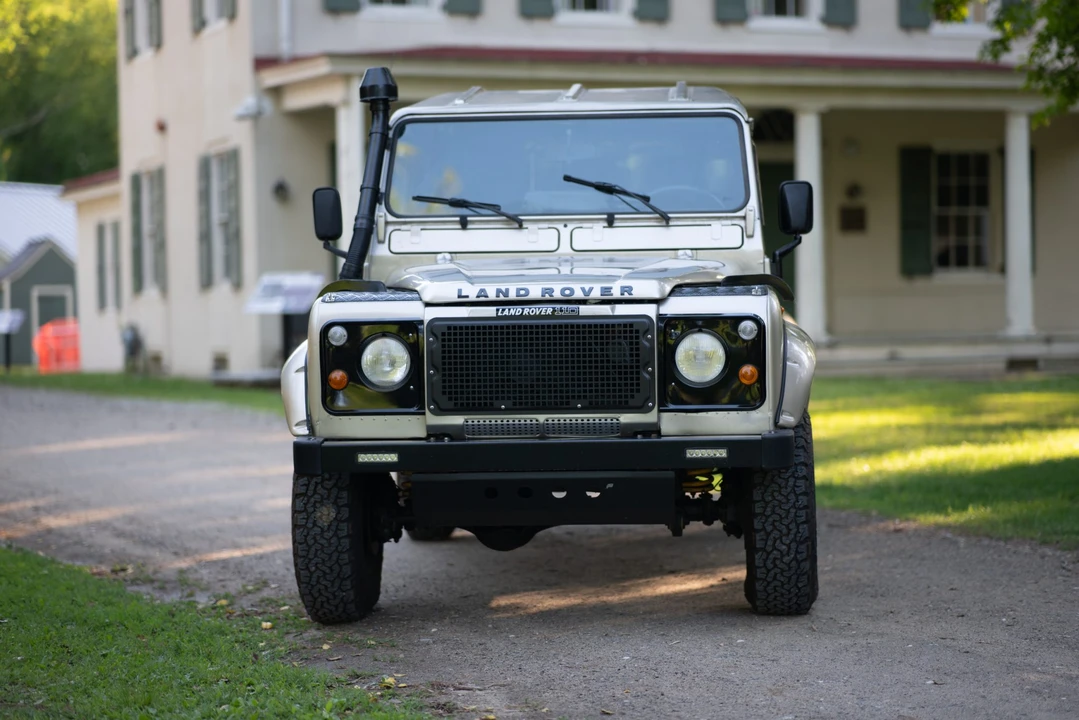 Land Rover Defender 110 - Image 23 of 31