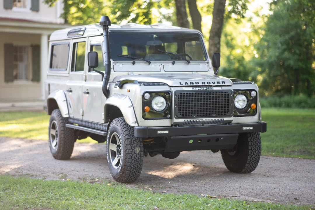 Land Rover Defender 110 - Image 28 of 31