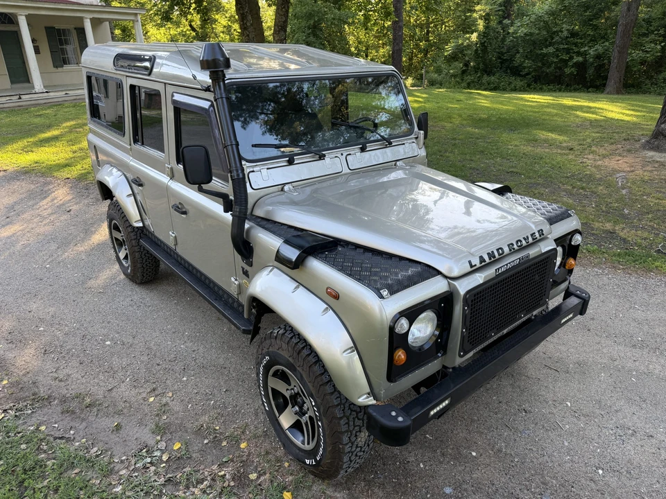 Land Rover Defender 110 - Image 27 of 31