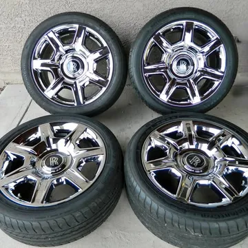Rolls-Royce Ghost Tires, Rims and Floating Center Caps