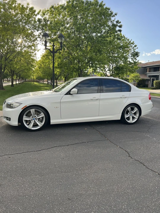 2010 BMW E90 335i Sedan - Image 5 of 7