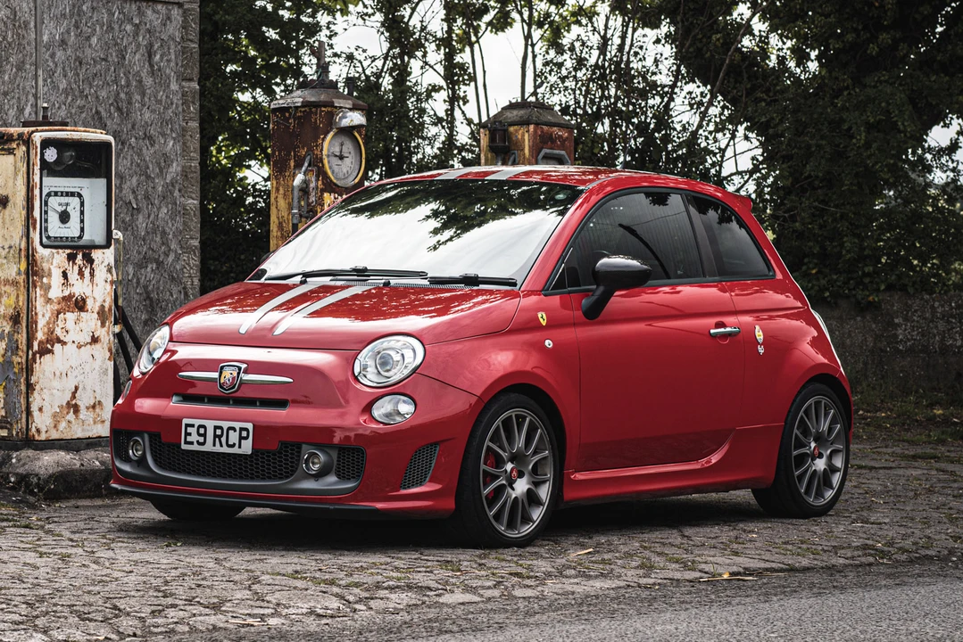 2010 Fiat Abarth 500 - Image 2 of 31