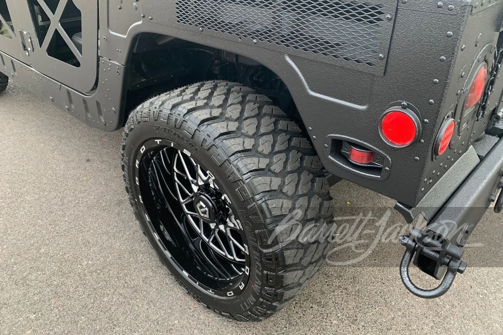 2010 AM General Hummer - Image 18 of 18