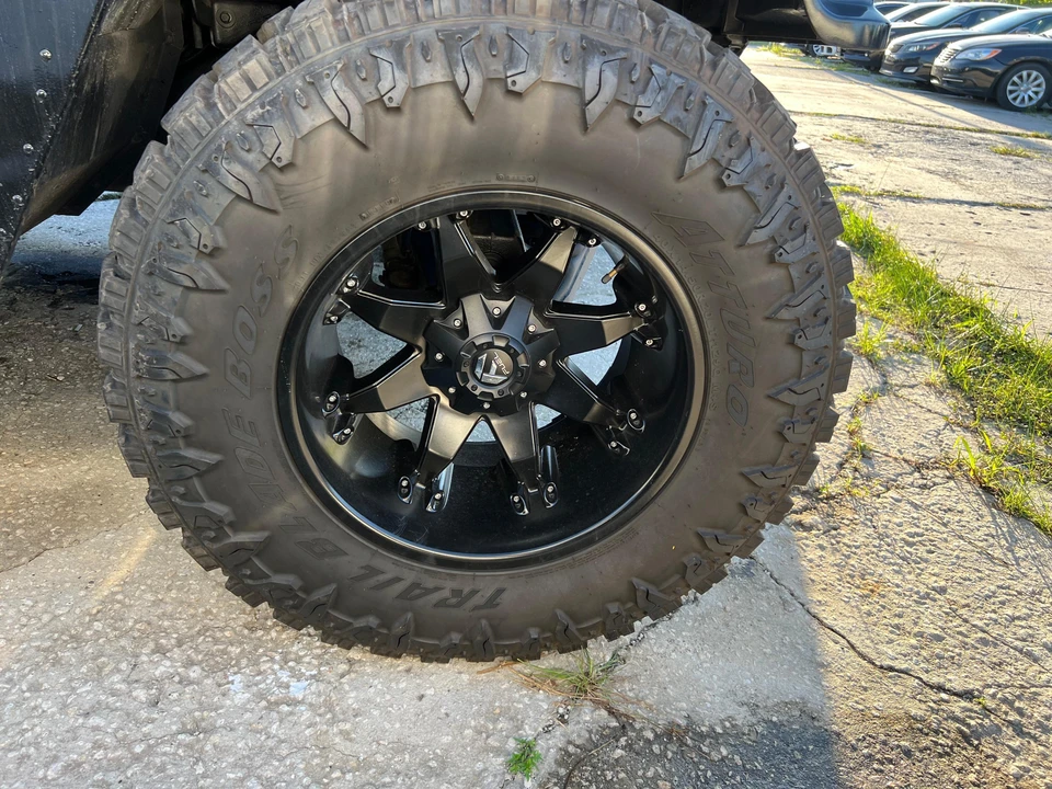 2010 AM General Hummer - Image 25 of 31