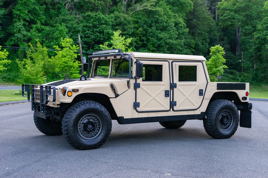 2010 Hummer HMMWV - Image 22 of 31