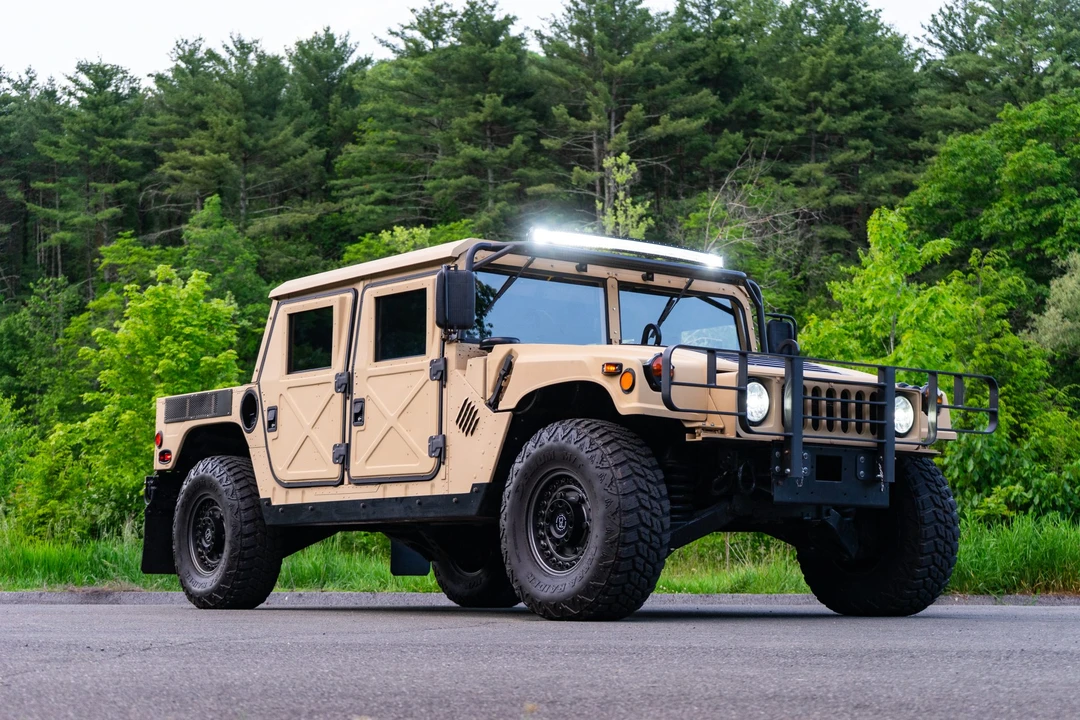 2010 Hummer HMMWV - Image 30 of 31
