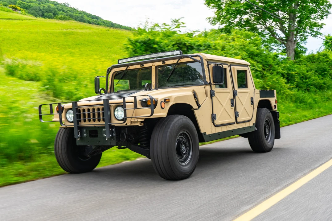 2010 Hummer HMMWV - Image 2 of 31