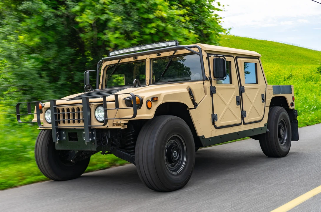 2010 Hummer HMMWV - Image 3 of 31
