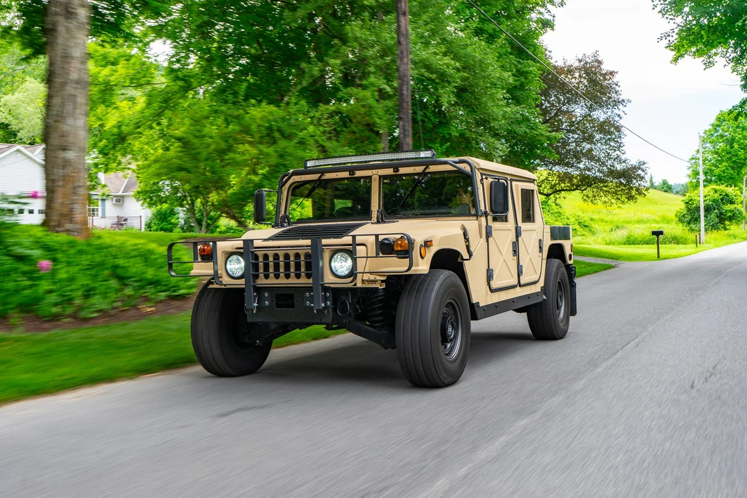 2010 Hummer HMMWV - Image 7 of 31