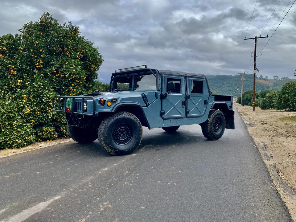 2010 Hummer HMMWV - Image 2 of 31