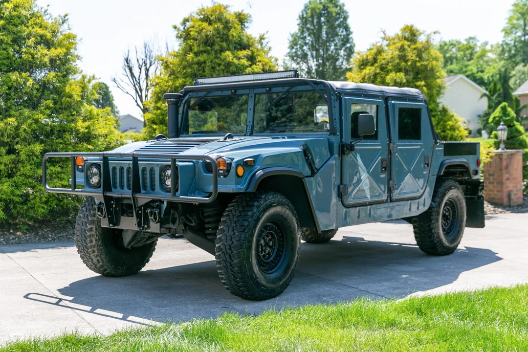 2010 Hummer HMMWV - Image 2 of 31