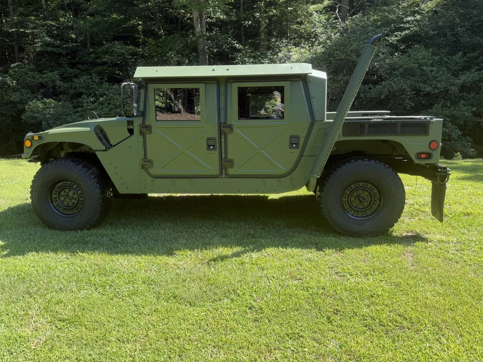 2010 Hummer HMMWV - Image 3 of 31
