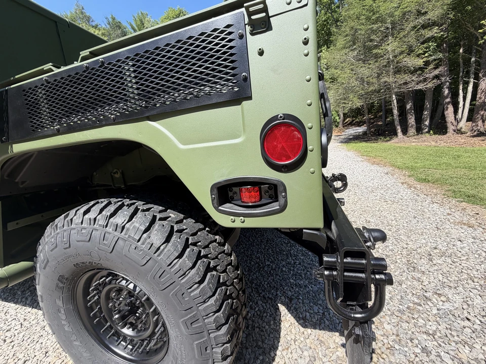 2010 Hummer HMMWV - Image 14 of 31