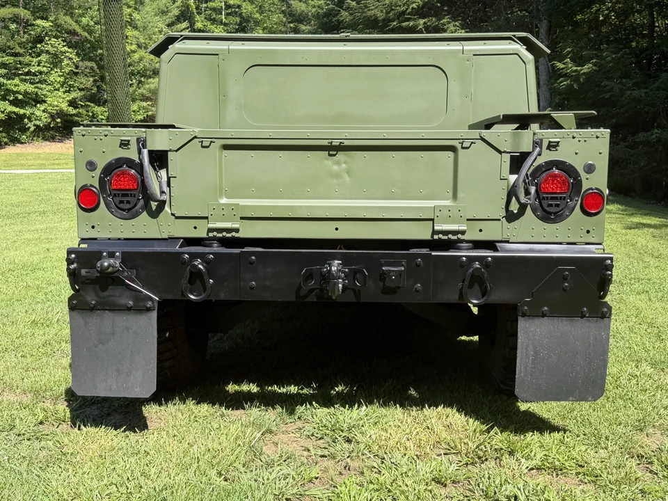 2010 Hummer HMMWV - Image 5 of 31
